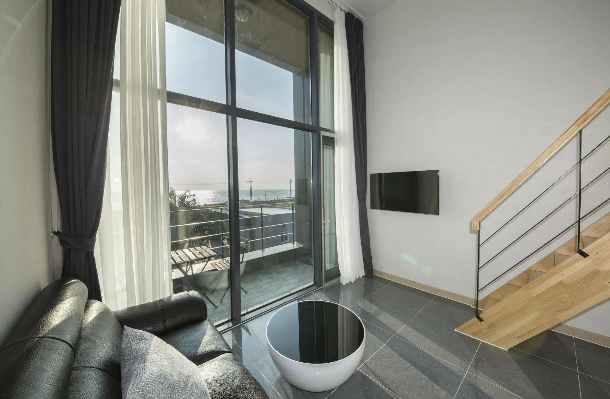 J Raum Resort Seogwipo Exterior photo