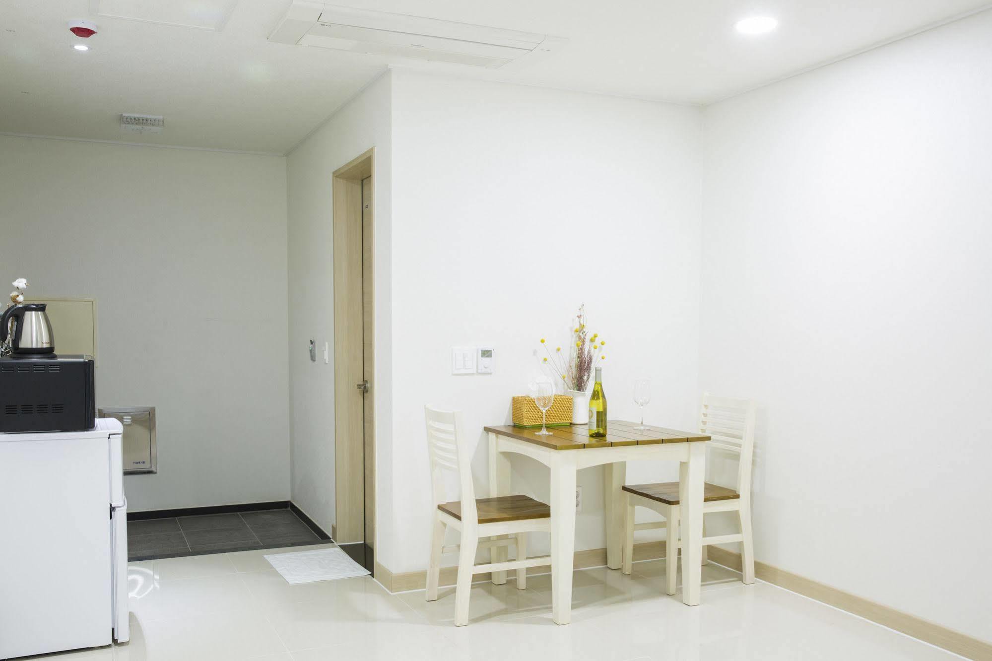J Raum Resort Seogwipo Exterior photo